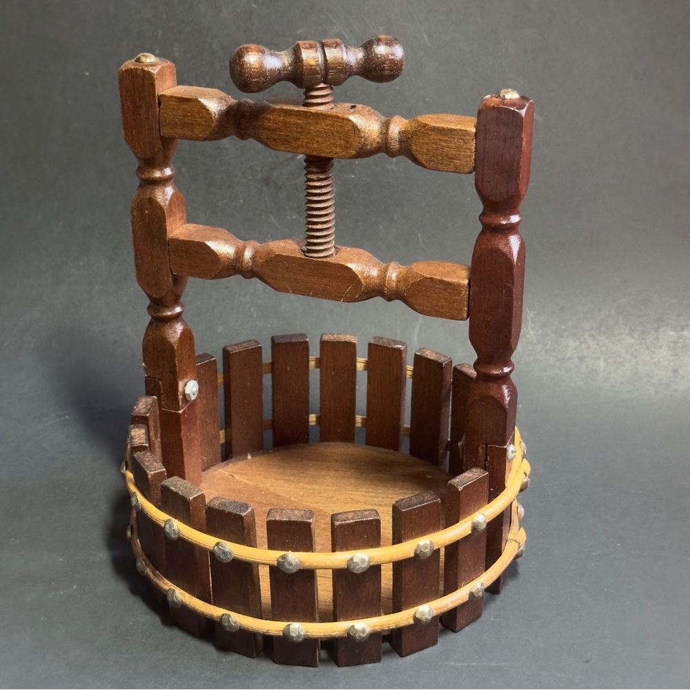 Home Kitchen Decor: Rustic Wooden Apple Press, fruit bowl, condiments container.